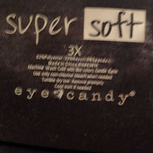 Two shirts same size and brand